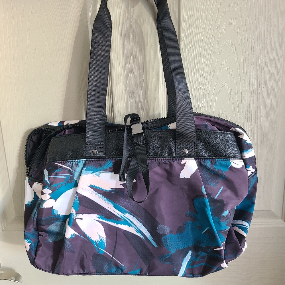 Roomy fabletics gym bag with yoga mat strap